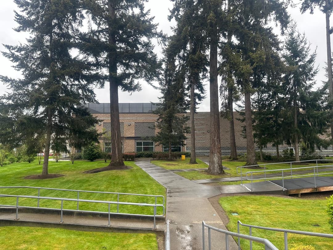 picture of a beautifully landscaped commercial lawn